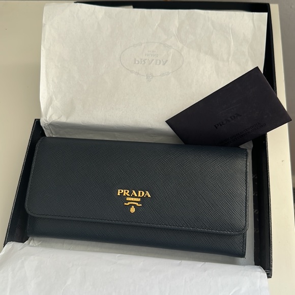 Prada long Saffiano Leather wallet - Picture 1 of 14
